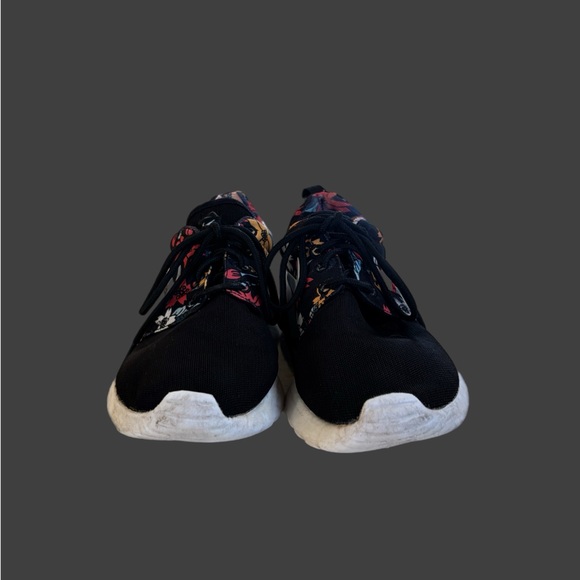 Nike Roshe Run Print 'Aloha' Black Floral Sneakers with White Accents - Picture 3 of 10